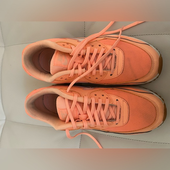 Women’s shoes athletic orange size 7/2. Gently worn - Picture 1 of 4